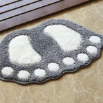 tapis de bain confortable en forme de pied
