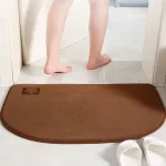 tapis de salle de bain en forme de demi lune